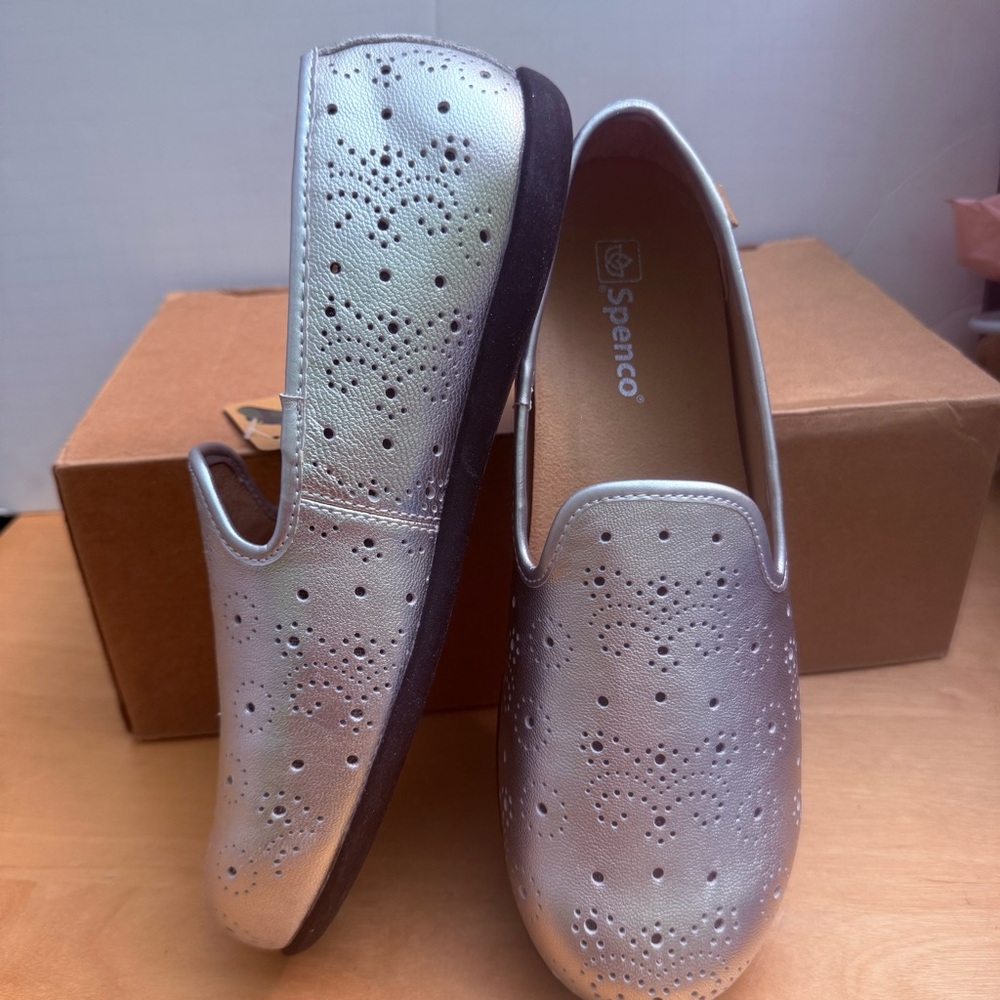 Spenco Orthotic Leather Ballet Flat Paisley Silver Size 8 NWT